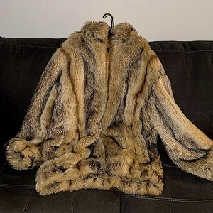 A authentic men’s faux fur coat (used) but, in good quality.